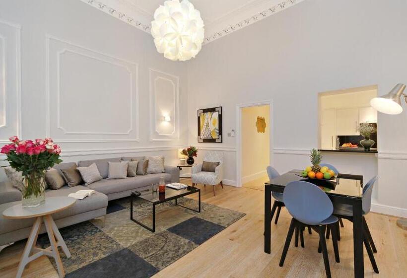 Студия Deluxe, Queensgate Court