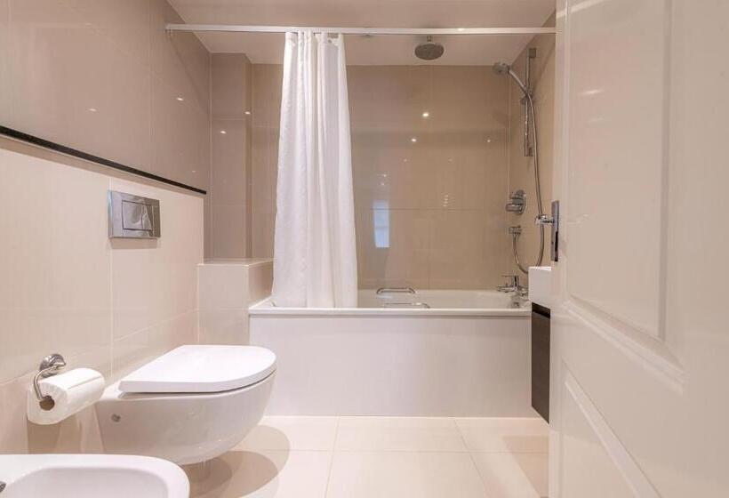 Апартаменты Deluxe 2 Спальни, Queensgate Court
