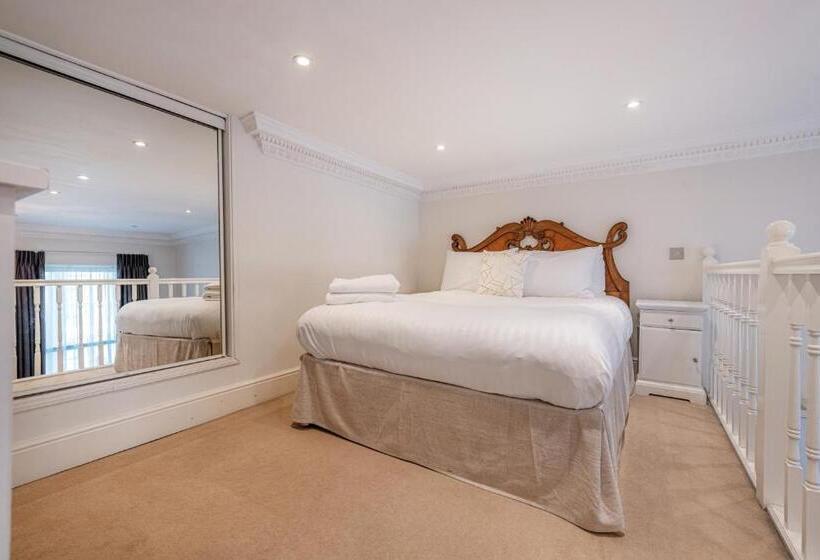 Студия Superior, Queensgate Court