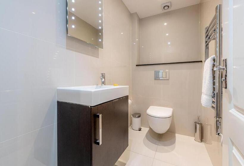 Апартаменты Deluxe 2 Спальни, Queensgate Court