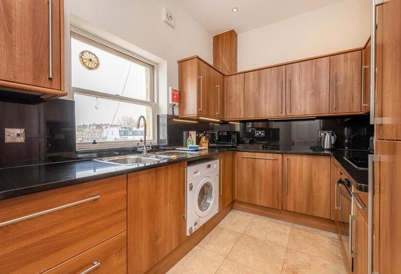 Апартаменты Deluxe 2 Спальни, Queensgate Court