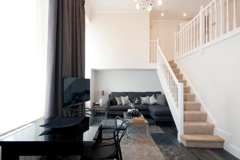 Студия Superior, Queensgate Court