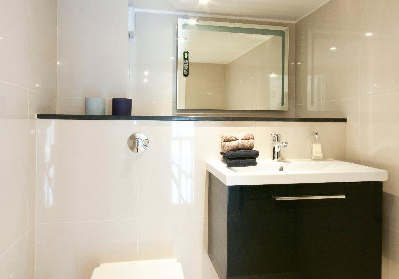 Студия Superior, Queensgate Court