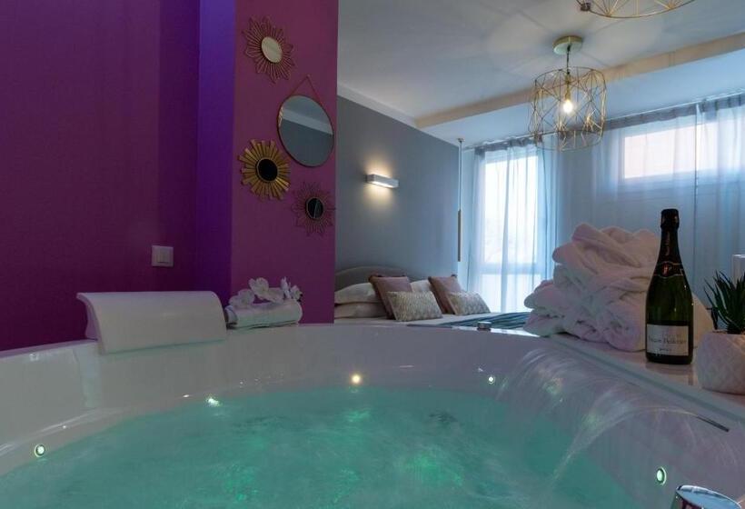 سوئیت با وان آب گرم, 4 Star Suite Spa   Self Check In
