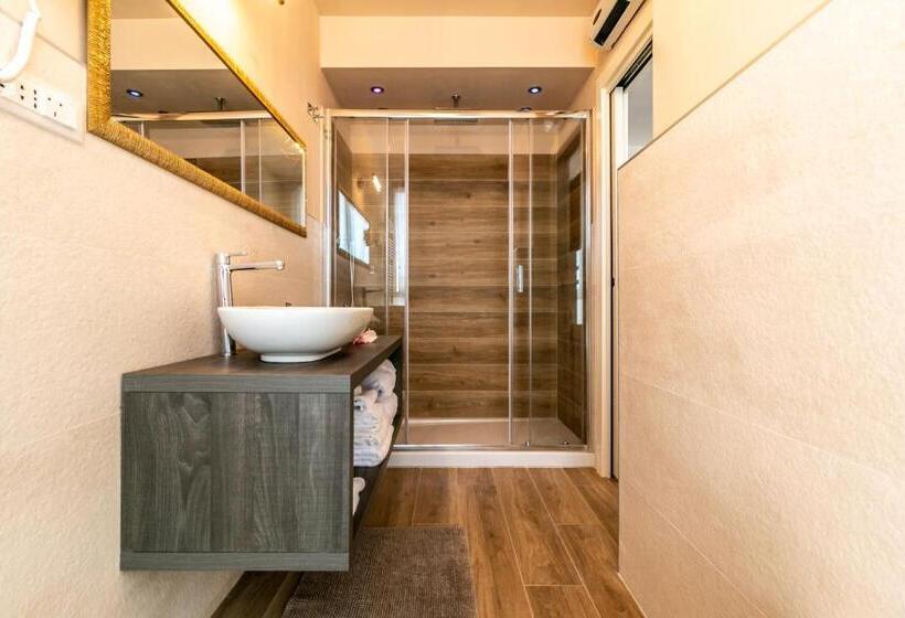 سوییت لوکس, 4 Star Suite Spa   Self Check In