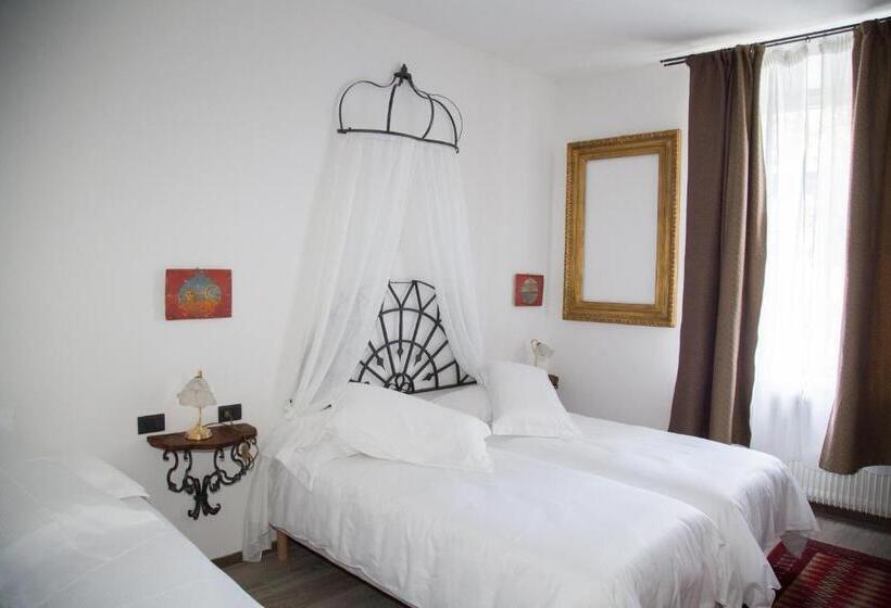 اتاق لوکس سه تخته, B&b La Loggia Del Castello