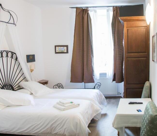اتاق لوکس با تخت بزرگ, B&b La Loggia Del Castello
