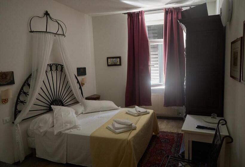 اتاق لوکس با تخت بزرگ, B&b La Loggia Del Castello