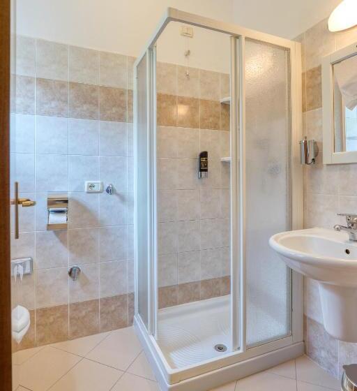 اتاق استاندارد چهار تخته, Casa Piantoni