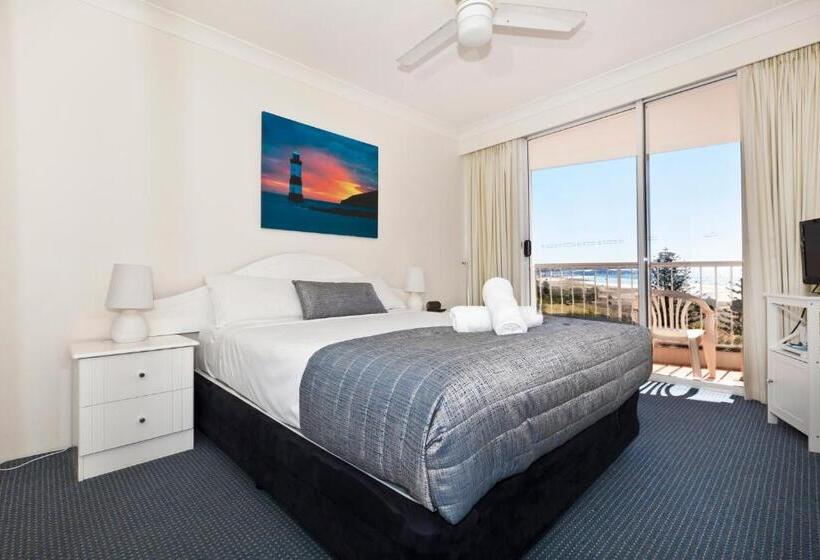 Superior 2-bedroom flat with sea view, Meridian Tower Kirra Beach