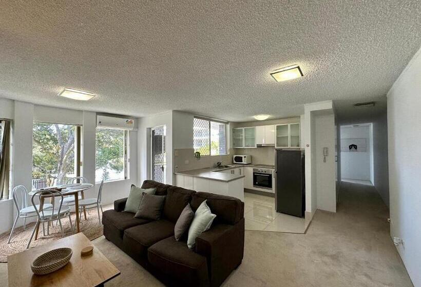 Апартаменты 2 Спальни, Meridian Tower Kirra Beach