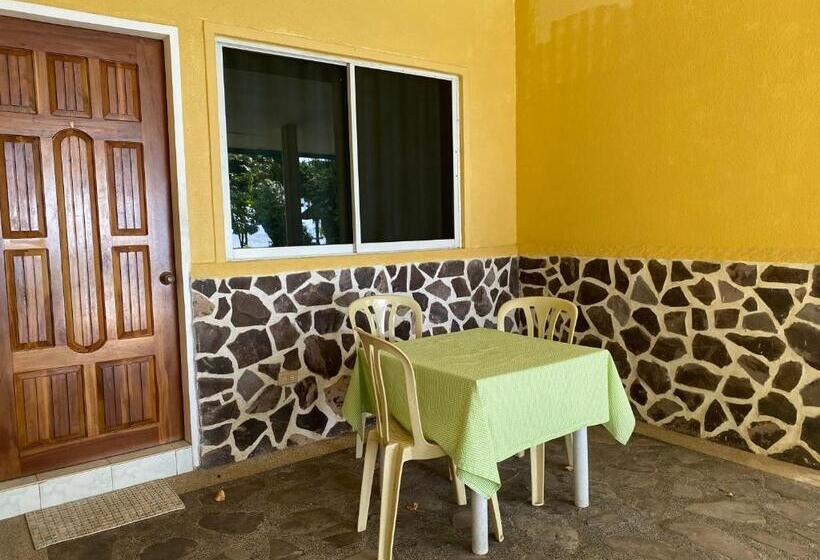 اتاق لوکس, Camiguin Island Golden Sunset Beach Club