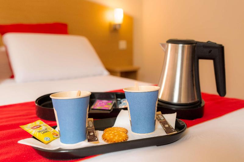 带大床的套房, Holiday Inn Express & Suites   Merrillville, An Ihg