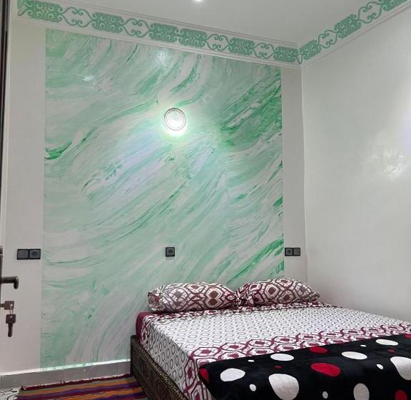 اتاق استاندارد با چشم‌انداز استخر, Kasbah Red Castel Hostel