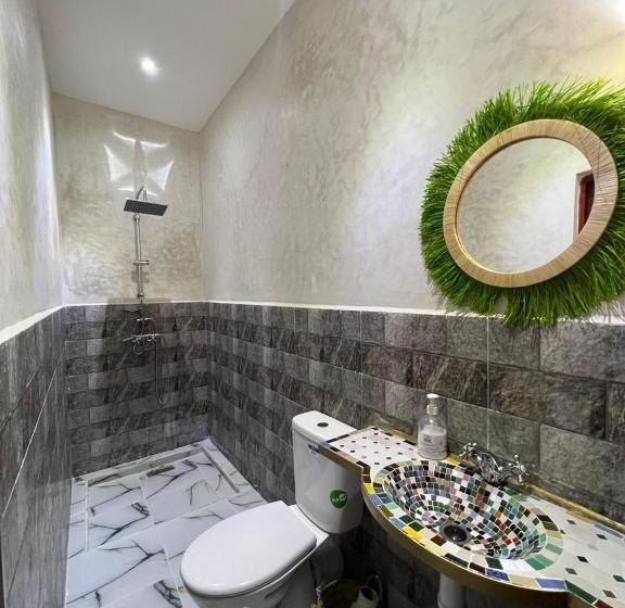 اتاق استاندارد سه تخته با چشم‌انداز استخر, Kasbah Red Castel Hostel