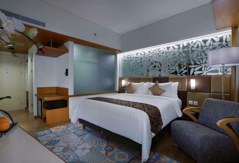 Номер Deluxe Вид на Бассейн, The Alana Hotel And Conference Sentul City By Aston