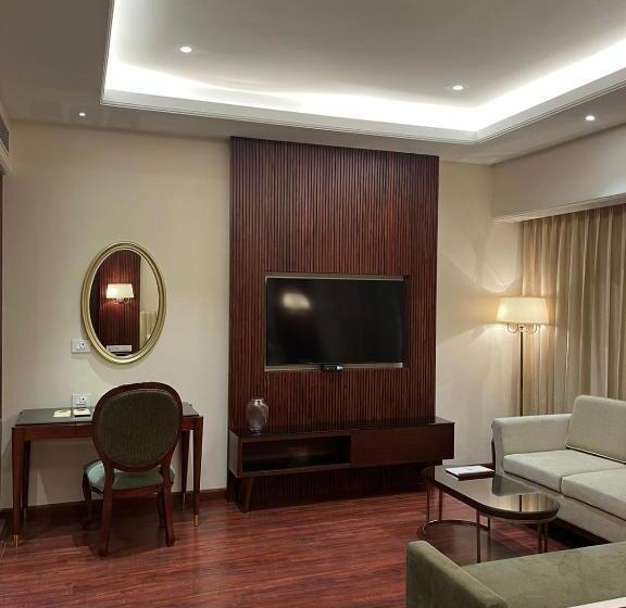 سوییت جونیور, Home In By Amrik Sukhdev