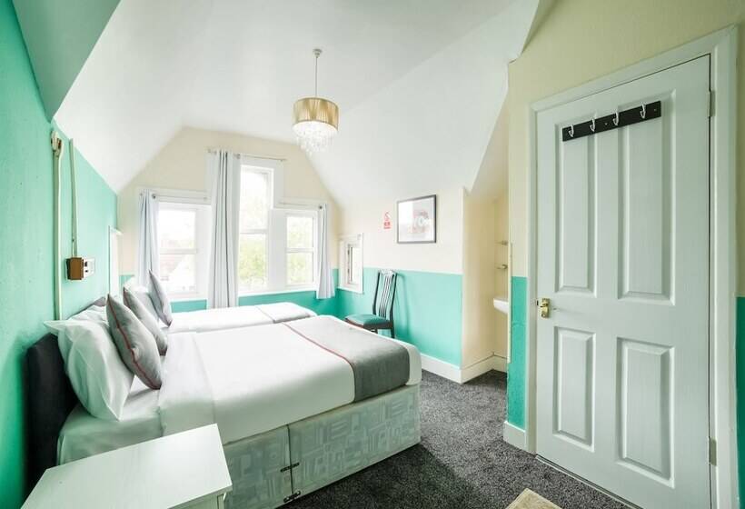 اتاق لوکس سه تخته, Devine Beach Hotel, Westcliff Southend-On-Sea