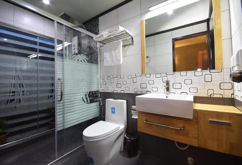 اتاق سوپریور با تخت بزرگ, Island Home Inn