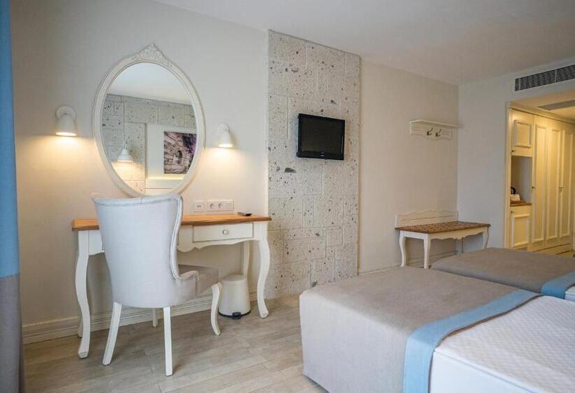 اتاق استاندارد سه تخته با بالکن, Mark Warner Phokaia Beach Resort