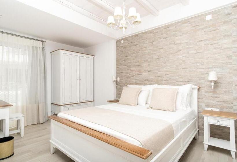 Люкс Кровать Кинг, Cyano