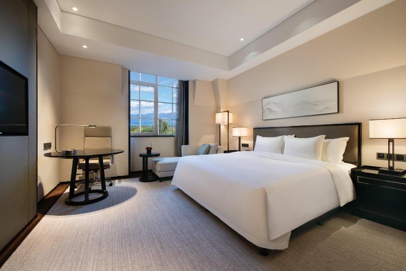 스탠다드 룸 킹사이즈 침대, Crowne Plaza Huailai By Ihg