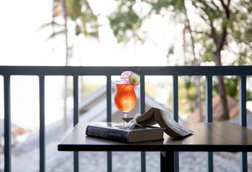 Номер Deluxe с Балконом, Villa Chacha Krabi Beachfront Resort