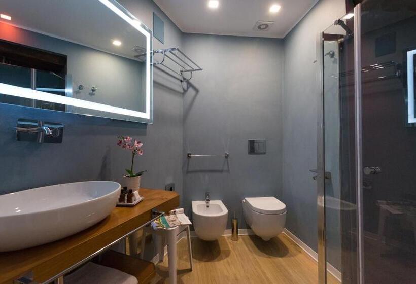 اتاق لوکس با بالکن, Bellaroto Suite & Spa