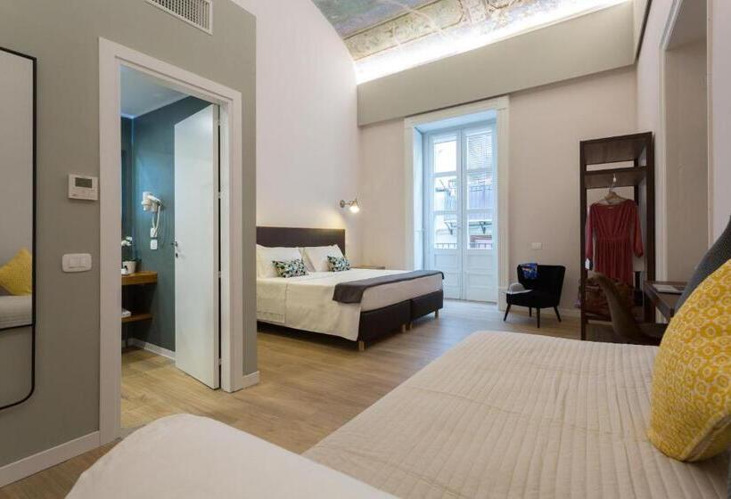 سوییت جونیور با بالکن, Bellaroto Suite & Spa
