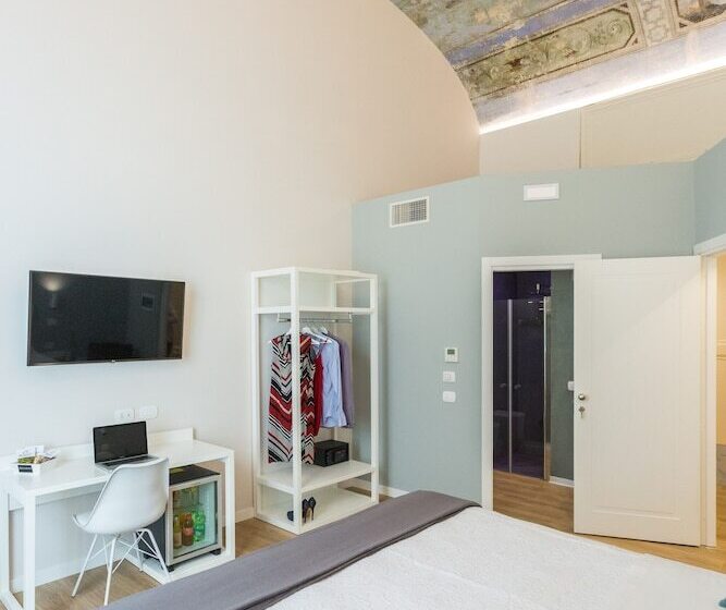اتاق لوکس با بالکن, Bellaroto Suite & Spa