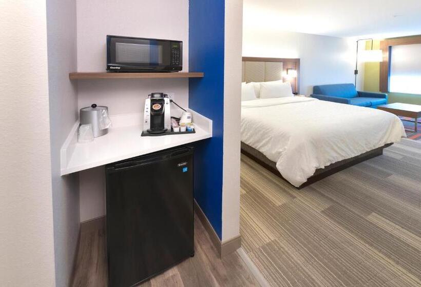 キングサイズベッドのスイートルーム, Holiday Inn Express & Suites   Millersburg, An Ihg