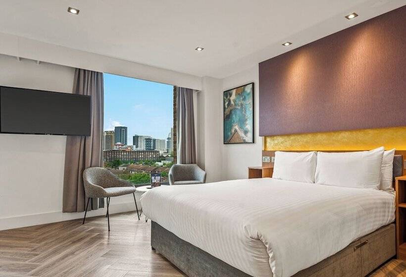 标准工作室, Roomzzz London Stratford
