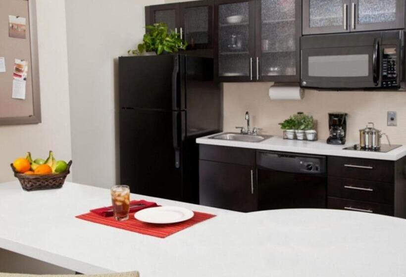 Люкс Deluxe Кровать Кинг, Candlewood Suites   Brighton, An Ihg