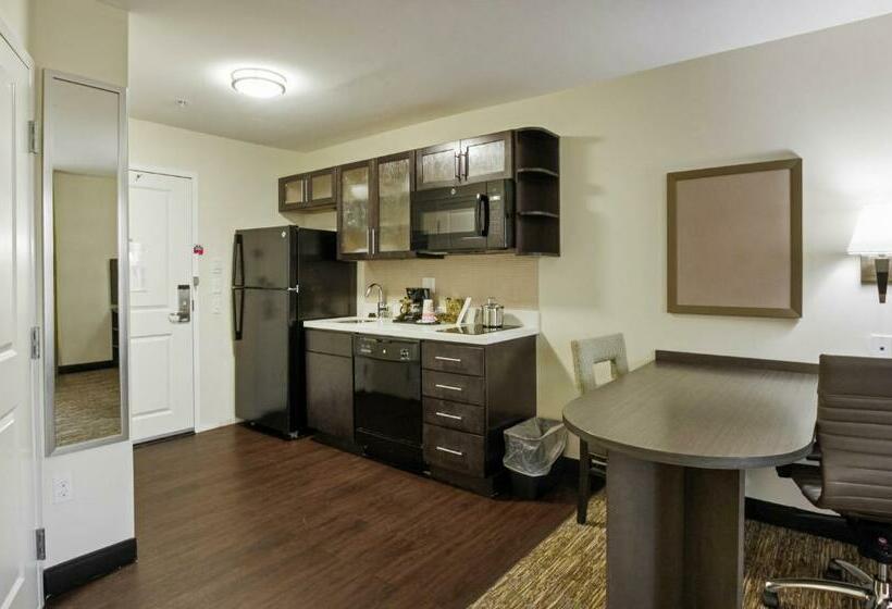Студия Стандарт, Candlewood Suites   Brighton, An Ihg
