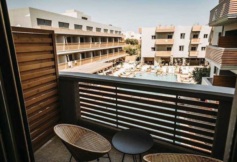 سوییت جونیور, Cook's Club Hersonissos Crete