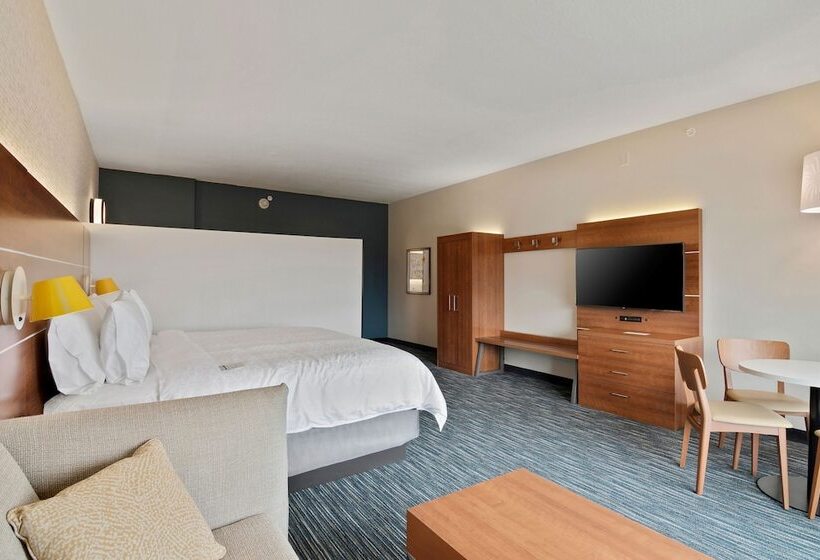 Люкс, Holiday Inn Express & Suites Orlando  Lake Buena Vista, An Ihg