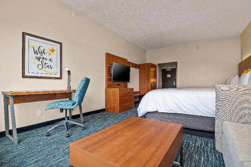 Люкс Кровать Кинг, Holiday Inn Express & Suites Orlando  Lake Buena Vista, An Ihg
