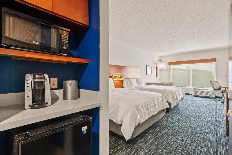 Люкс, Holiday Inn Express & Suites Orlando  Lake Buena Vista, An Ihg