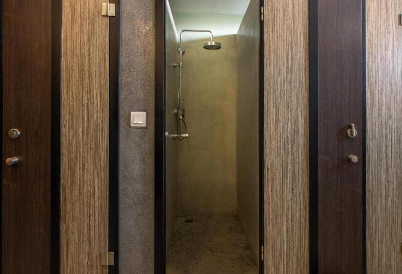 اتاق استاندارد با سرویس بهداشتی مشترک, The Twizt   Lifestyle Hostel &