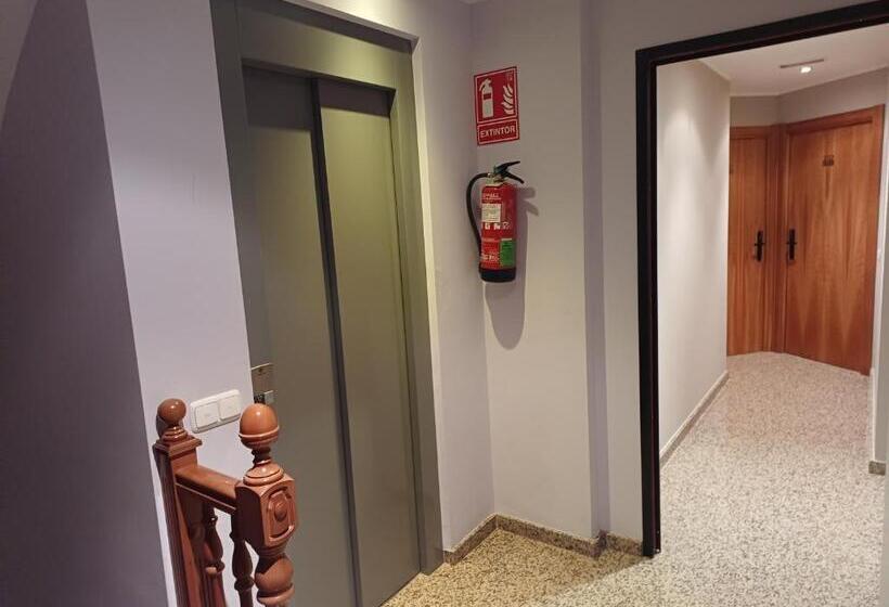 Номер Стандарт Трехместный, Hostal Restaurante El Castillo