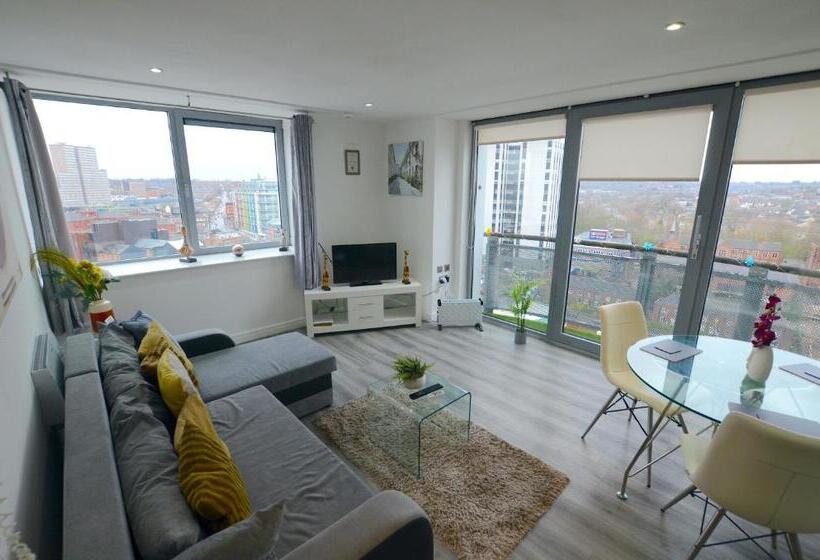 آپارتمان 1 خوابه, Cranbrook House Apartments   Near Ice Arena