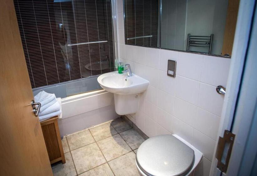آپارتمان 2 خوابه, Cranbrook House Apartments   Near Ice Arena