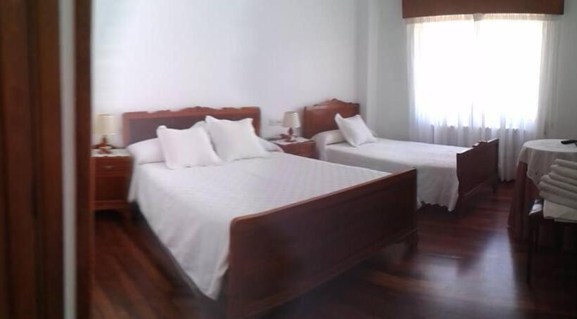 חדר סטנדרט לשלושה עם חדר אמבטיה משוף, Hostal Pumar