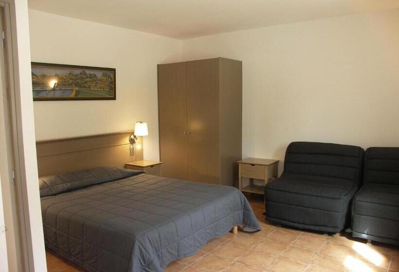 Четырехместный Номер Стандарт, Hôtel La Bonne Auberge