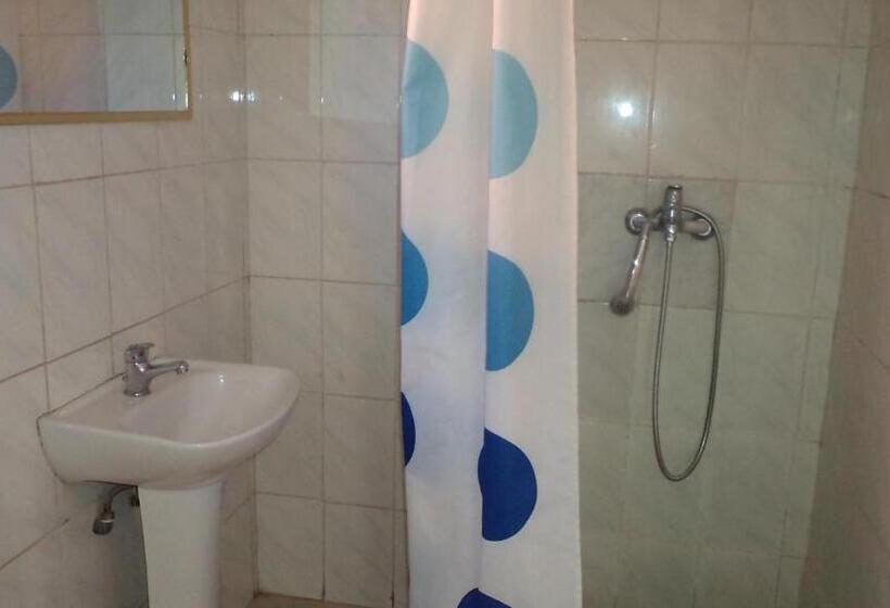 اتاق استاندارد سه نفره, Hostal Las Kañas