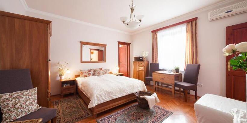 اتاق استاندارد چهار تخته, Villa Cecile