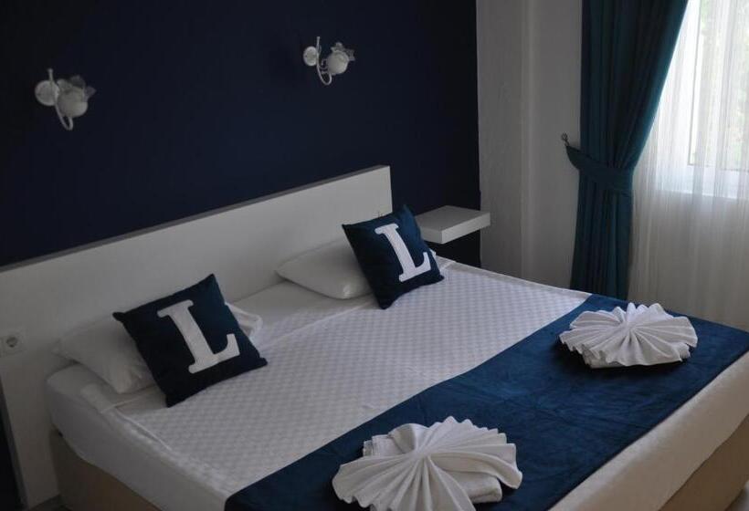 Family Suite, Lacivert Boutique