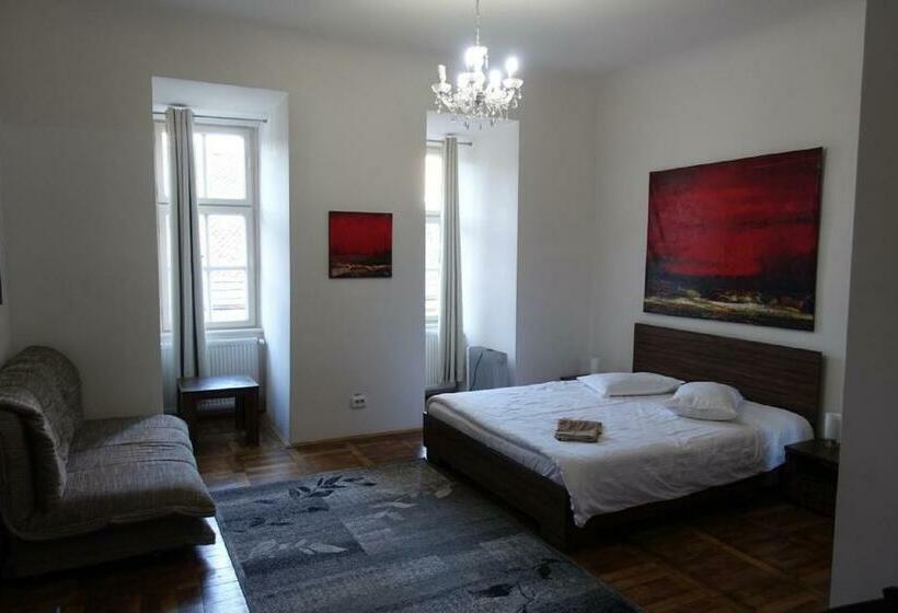 스탠다드 스튜디오, Casa Sforii Brasov