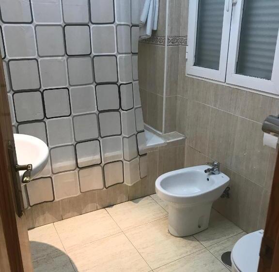5人标间, Hostal 82