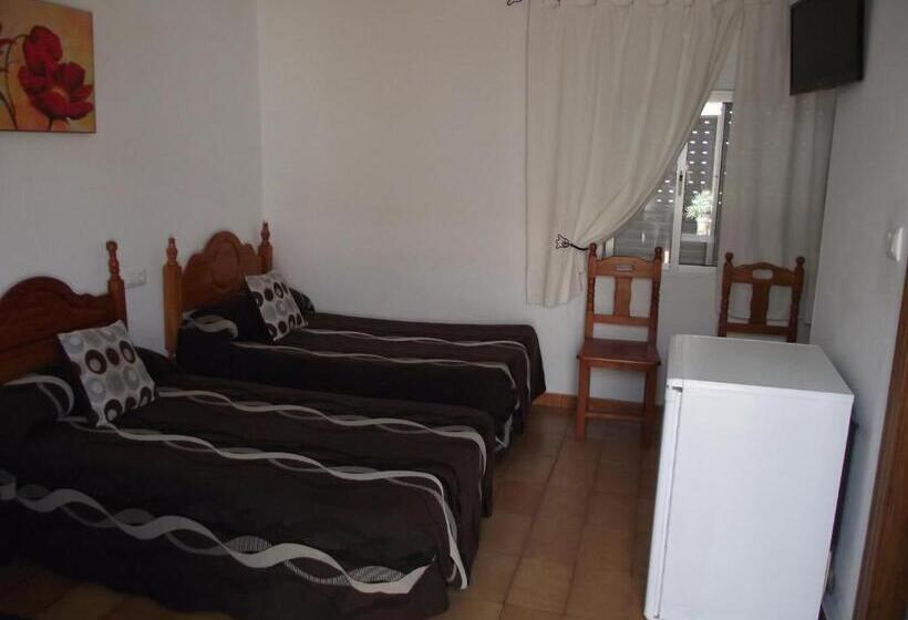 חדר סטנדרט לשלושה, Hostal El Canario
